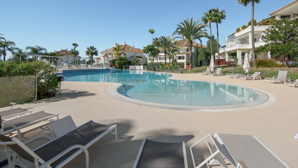Marbella Golden Mile, Contemporary Three-Bedroom Duplex Penthouse for Sale in Monte Paraiso, Marbella Golden Mile