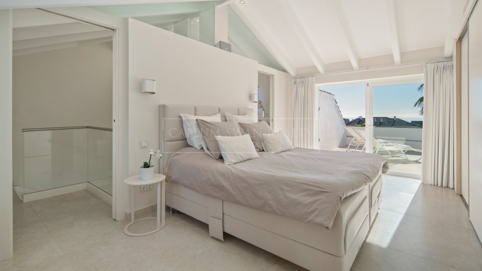 Marbella Golden Mile, Contemporary Three-Bedroom Duplex Penthouse for Sale in Monte Paraiso, Marbella Golden Mile