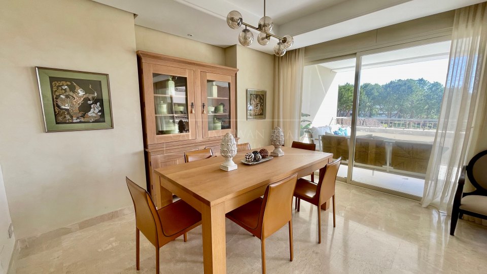 Marbella Golden Mile, Lovely corner apartment with sea views in La Trinidad, Marbella Golden Mile