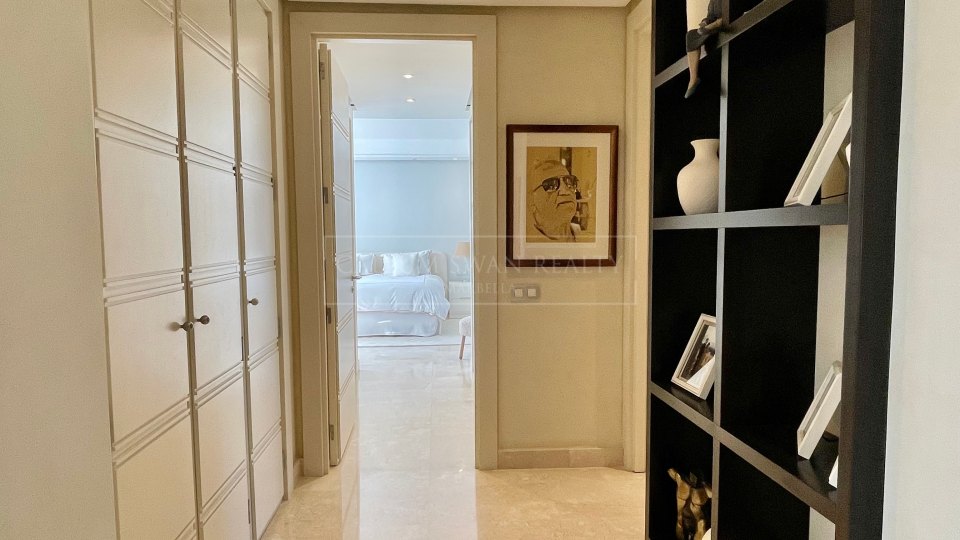 Marbella Golden Mile, Lovely corner apartment with sea views in La Trinidad, Marbella Golden Mile