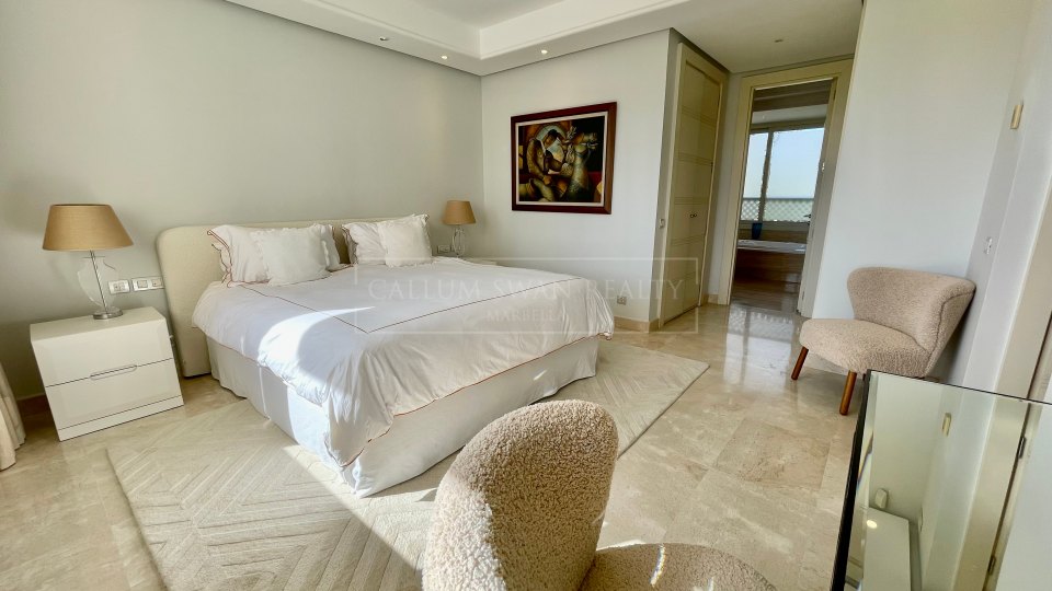 Marbella Golden Mile, Lovely corner apartment with sea views in La Trinidad, Marbella Golden Mile