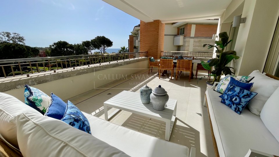 Marbella Golden Mile, Lovely corner apartment with sea views in La Trinidad, Marbella Golden Mile