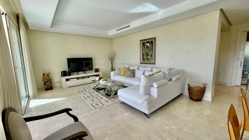 Marbella Golden Mile, Lovely corner apartment with sea views in La Trinidad, Marbella Golden Mile