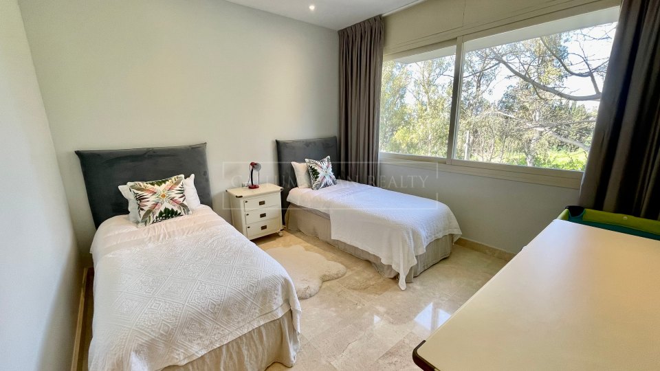 Marbella Golden Mile, Lovely corner apartment with sea views in La Trinidad, Marbella Golden Mile