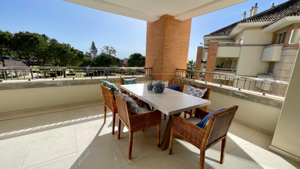 Marbella Golden Mile, Lovely corner apartment with sea views in La Trinidad, Marbella Golden Mile