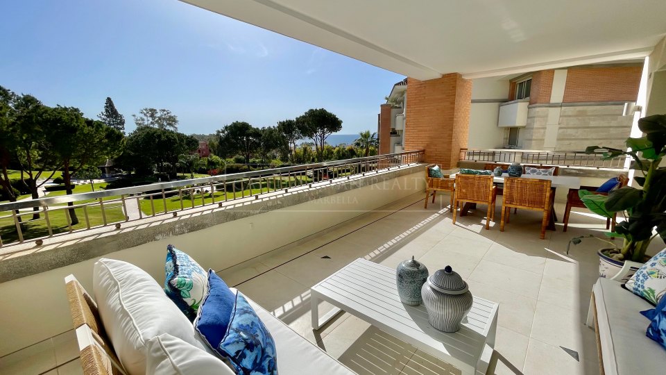 Marbella Golden Mile, Lovely corner apartment with sea views in La Trinidad, Marbella Golden Mile