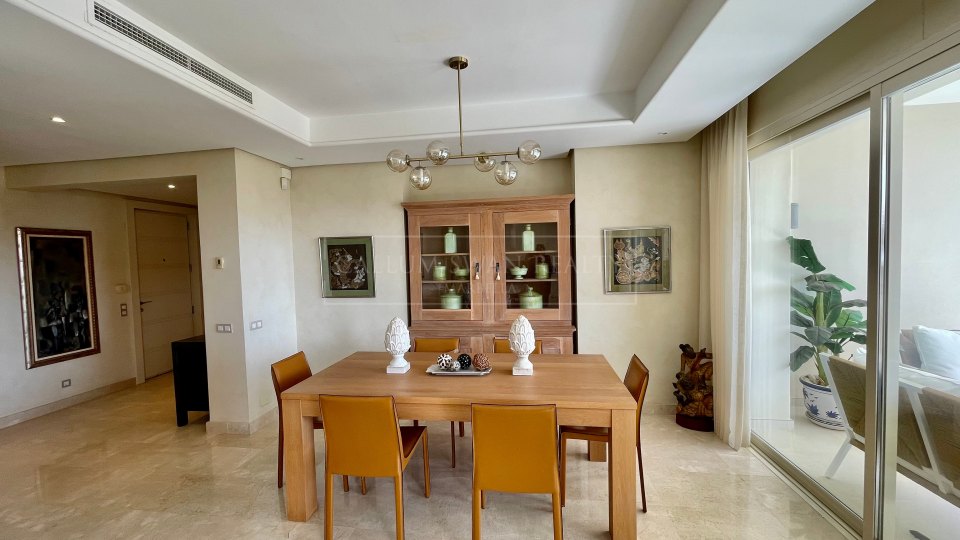 Marbella Golden Mile, Lovely corner apartment with sea views in La Trinidad, Marbella Golden Mile