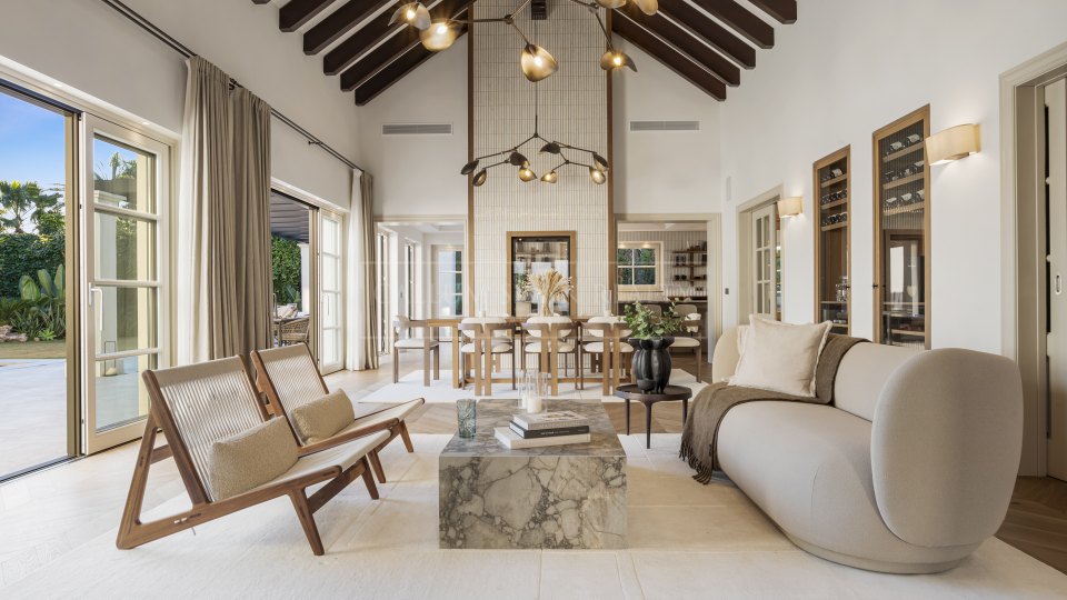 Nueva Andalucia, Villa refinada de cinco dormitorios en venta en Nueva Andalucía, el Valle del Golf de Marbella