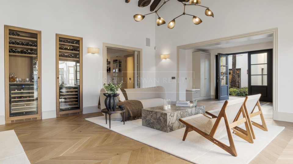 Nueva Andalucia, Villa refinada de cinco dormitorios en venta en Nueva Andalucía, el Valle del Golf de Marbella