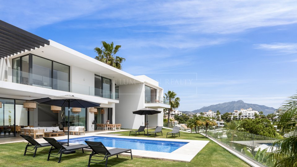 Benahavis, Five-Bedroom Contemporary Villa with Sea and Mountain Views in La Alquería, Benahavís