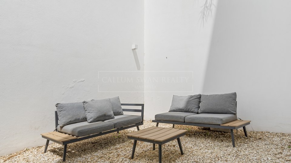 Benahavis, Five-Bedroom Contemporary Villa with Sea and Mountain Views in La Alquería, Benahavís
