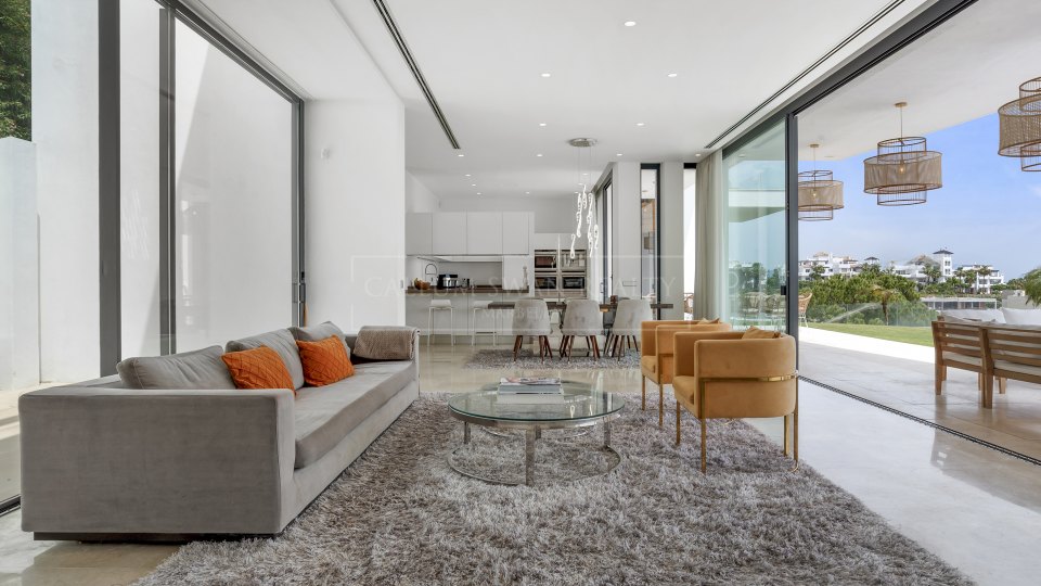 Benahavis, Five-Bedroom Contemporary Villa with Sea and Mountain Views in La Alquería, Benahavís