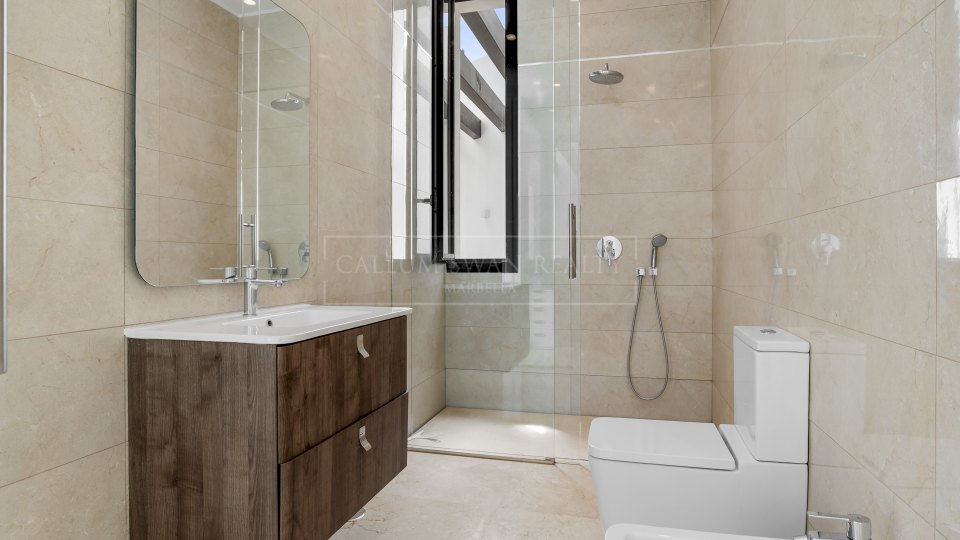 Benahavis, Five-Bedroom Contemporary Villa with Sea and Mountain Views in La Alquería, Benahavís