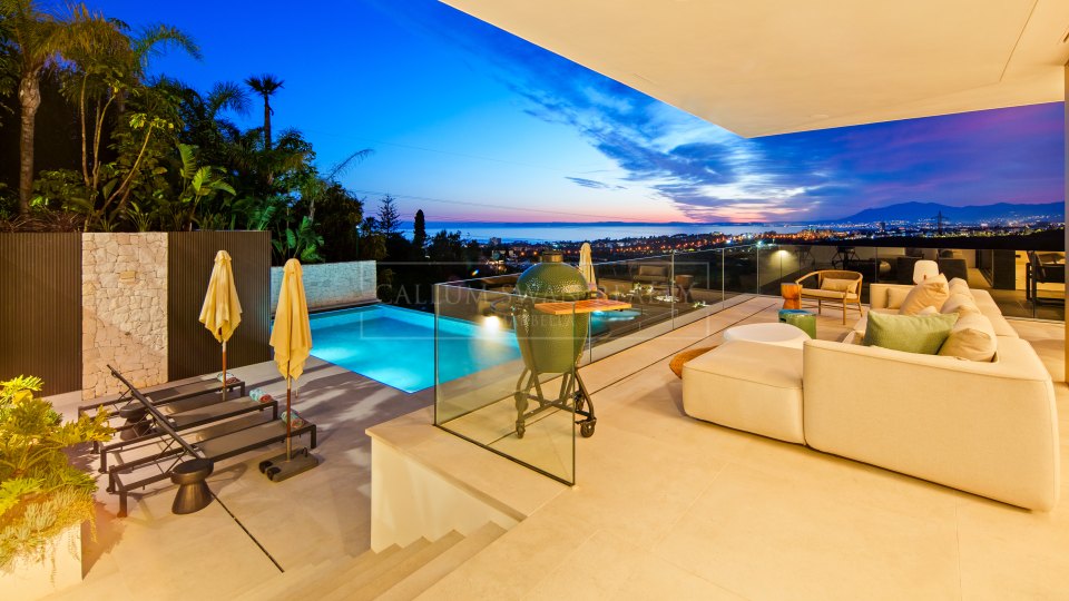 Marbella East, Modern Four-Bedroom Villa with Sea Views for Sale in El Rosario, Marbella