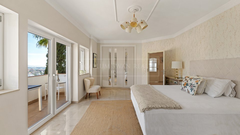 Benahavis, Villa de seis dormitorios con vistas al mar en venta en La Alquería, Benahavís