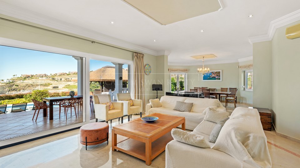 Benahavis, Villa de seis dormitorios con vistas al mar en venta en La Alquería, Benahavís