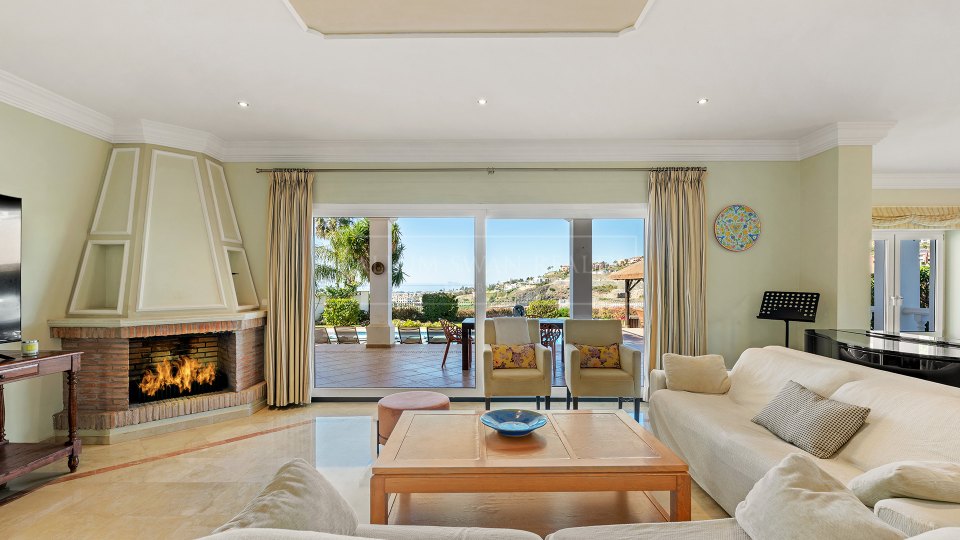 Benahavis, Villa de seis dormitorios con vistas al mar en venta en La Alquería, Benahavís