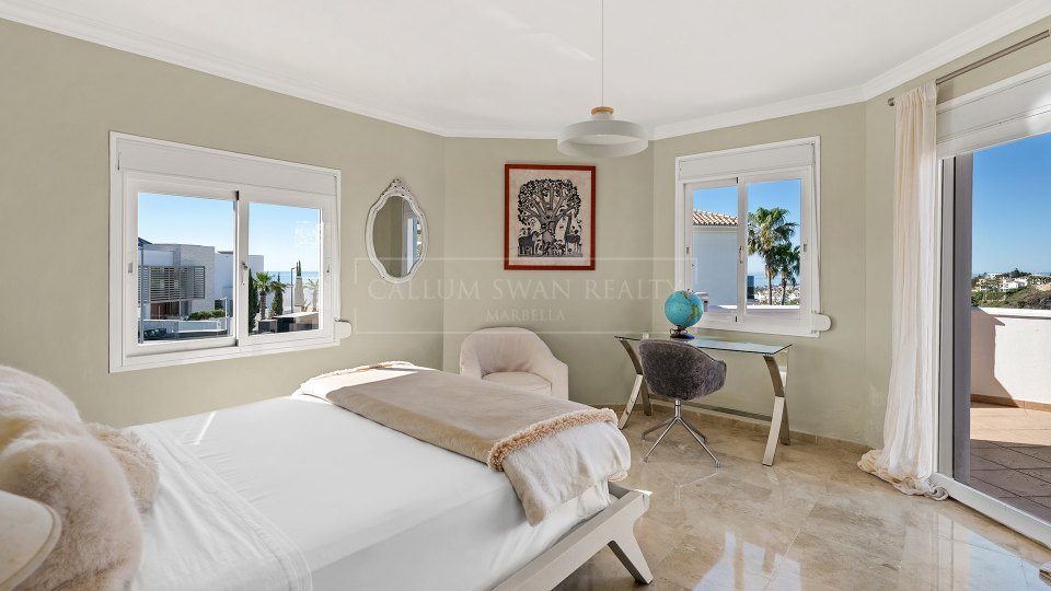 Benahavis, Villa de seis dormitorios con vistas al mar en venta en La Alquería, Benahavís