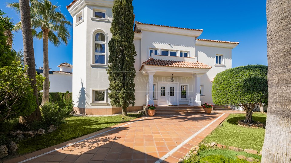 Benahavis, Villa de seis dormitorios con vistas al mar en venta en La Alquería, Benahavís