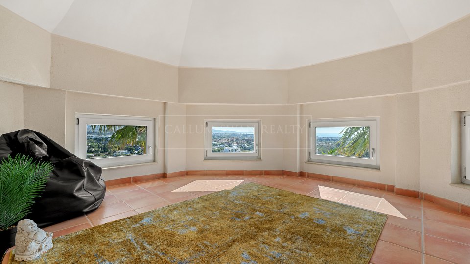 Benahavis, Villa de seis dormitorios con vistas al mar en venta en La Alquería, Benahavís