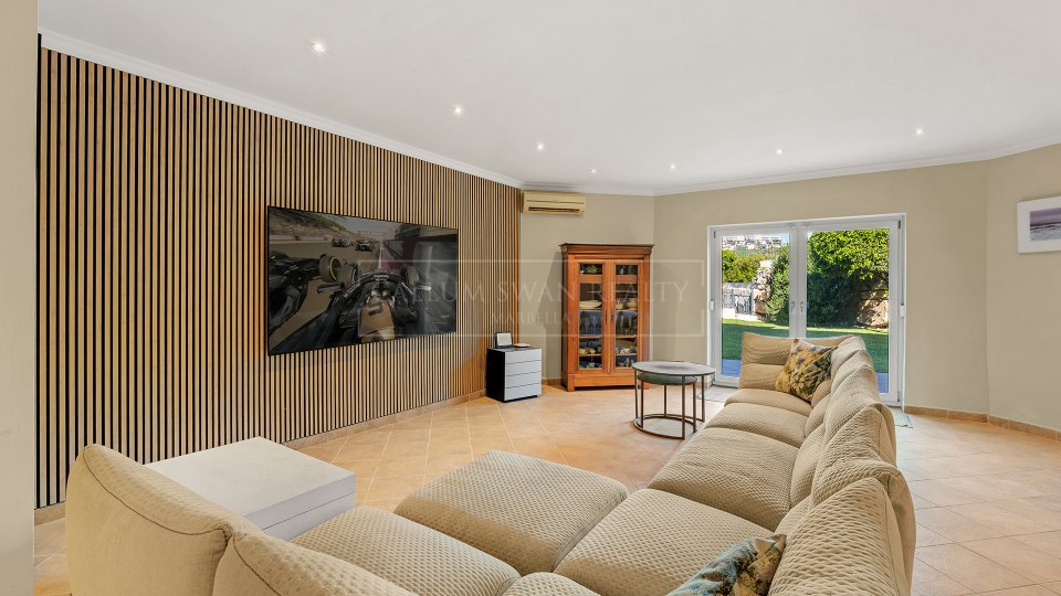 Benahavis, Villa de seis dormitorios con vistas al mar en venta en La Alquería, Benahavís