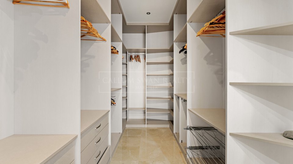 Benahavis, Villa de seis dormitorios con vistas al mar en venta en La Alquería, Benahavís