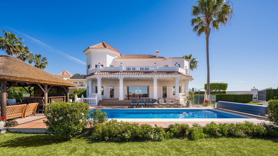 Benahavis, Villa de seis dormitorios con vistas al mar en venta en La Alquería, Benahavís