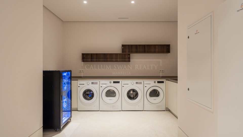 Marbella Golden Mile, Villa contemporaine de cinq chambres avec vue sur la mer à Marbella Hill Club, Golden Mile