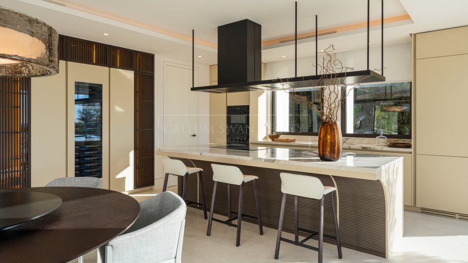 Marbella Golden Mile, Villa contemporaine de cinq chambres avec vue sur la mer à Marbella Hill Club, Golden Mile