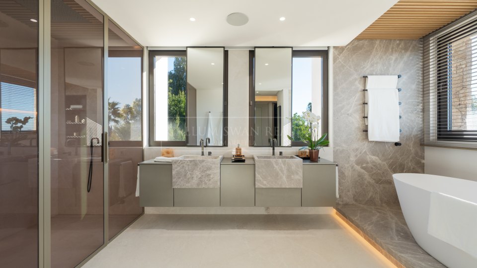 Marbella Golden Mile, Villa contemporaine de cinq chambres avec vue sur la mer à Marbella Hill Club, Golden Mile