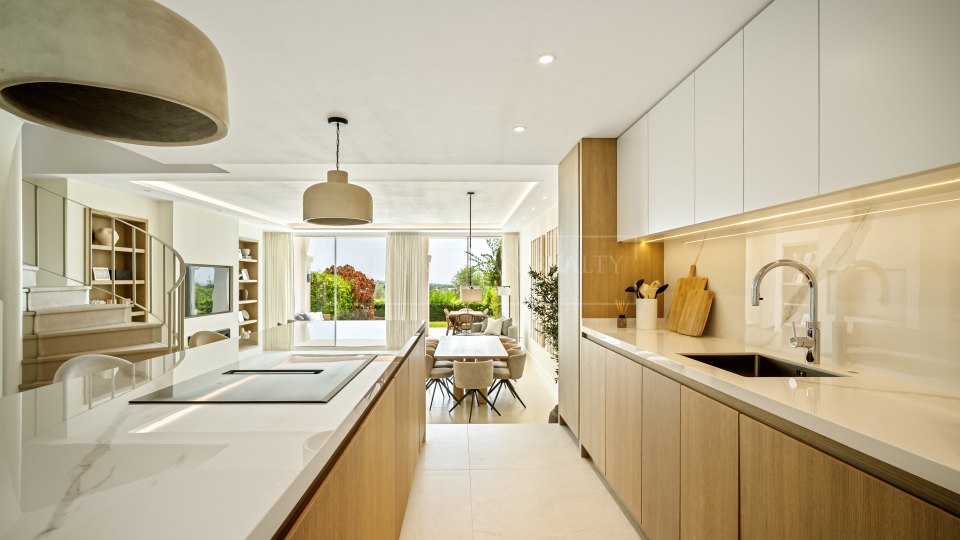 Benahavis, Renovated Four-Bedroom Townhouse with Golf and Sea Views in La Quinta, Benahavís