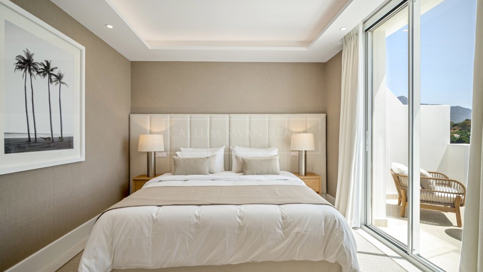 Benahavis, Renovated Four-Bedroom Townhouse with Golf and Sea Views in La Quinta, Benahavís