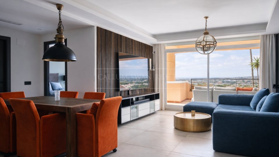 Nueva Andalucia, Appartement de trois chambres avec vue sur le golf et la mer à Magna Marbella, Nueva Andalucía