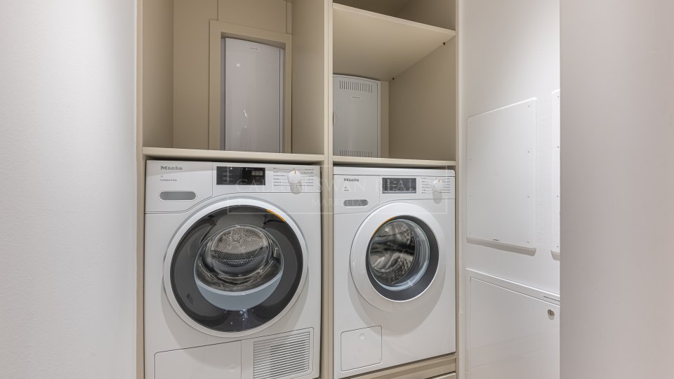 Estepona, Appartement en bord de mer avec trois chambres et vue sur la mer à Bahia del Velerín, Estepona