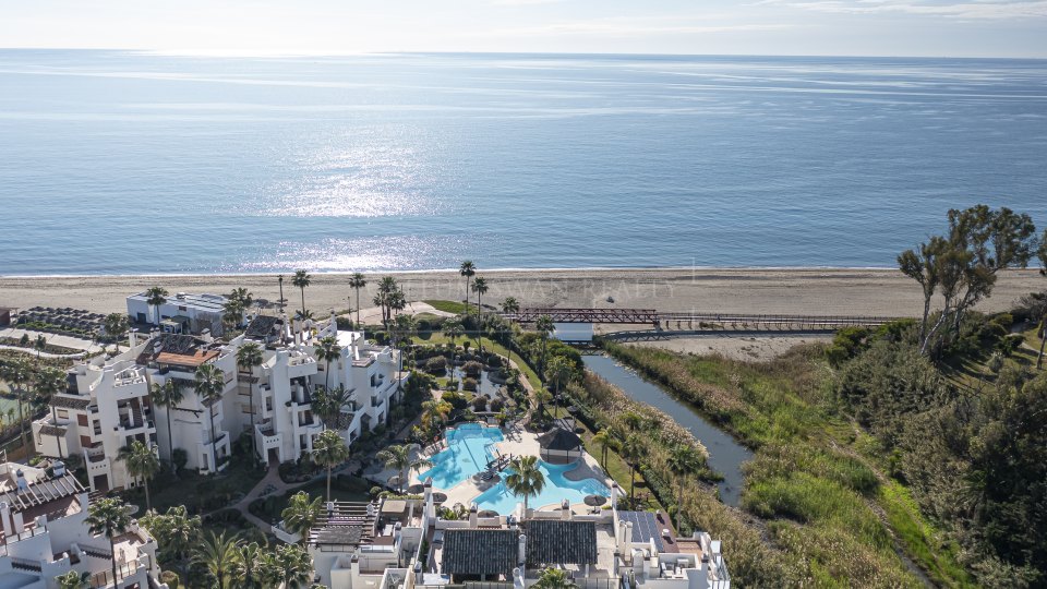 Estepona, Appartement en bord de mer avec trois chambres et vue sur la mer à Bahia del Velerín, Estepona