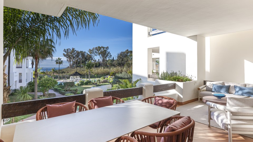 Estepona, Appartement en bord de mer avec trois chambres et vue sur la mer à Bahia del Velerín, Estepona