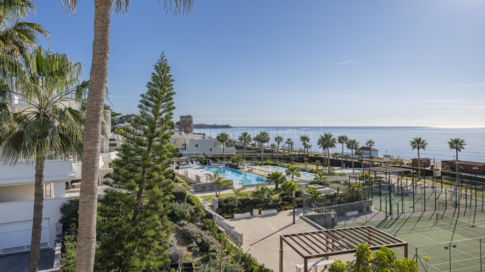 Estepona, Appartement en bord de mer avec trois chambres et vue sur la mer à Bahia del Velerín, Estepona