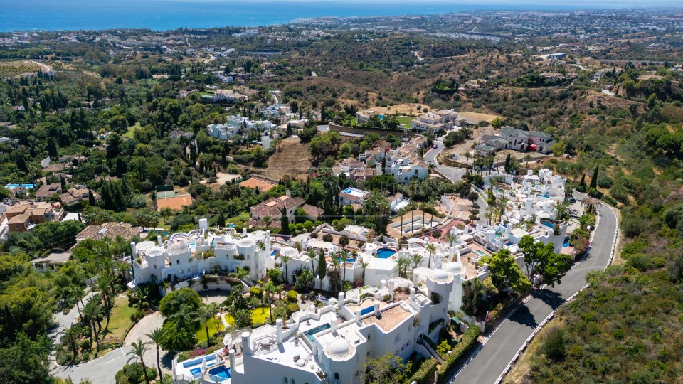 Marbella Golden Mile, Ático Dúplex con vistas al mar en venta sobre la Milla de Oro de Marbella