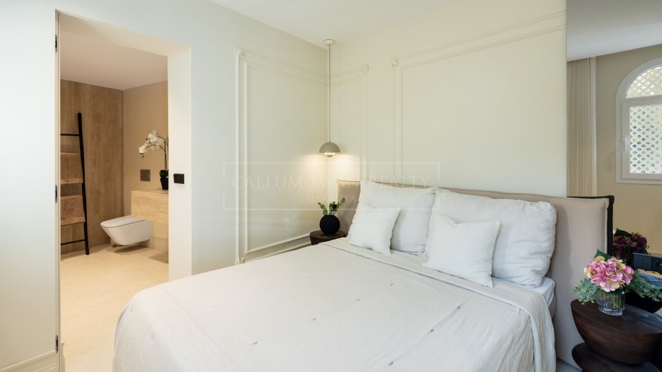 Marbella Golden Mile, Ático Dúplex con vistas al mar en venta sobre la Milla de Oro de Marbella