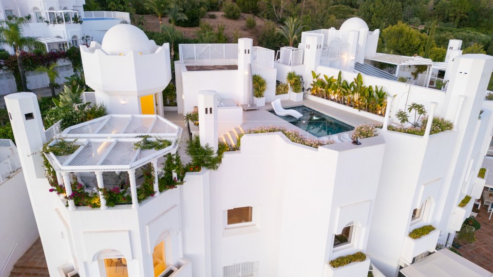 Marbella Golden Mile, Ático Dúplex con vistas al mar en venta sobre la Milla de Oro de Marbella