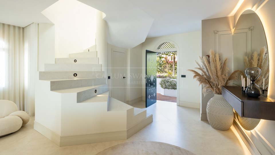 Marbella Golden Mile, Ático Dúplex con vistas al mar en venta sobre la Milla de Oro de Marbella