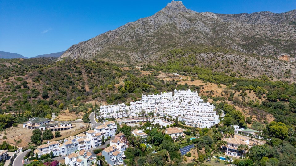 Marbella Golden Mile, Ático Dúplex con vistas al mar en venta sobre la Milla de Oro de Marbella