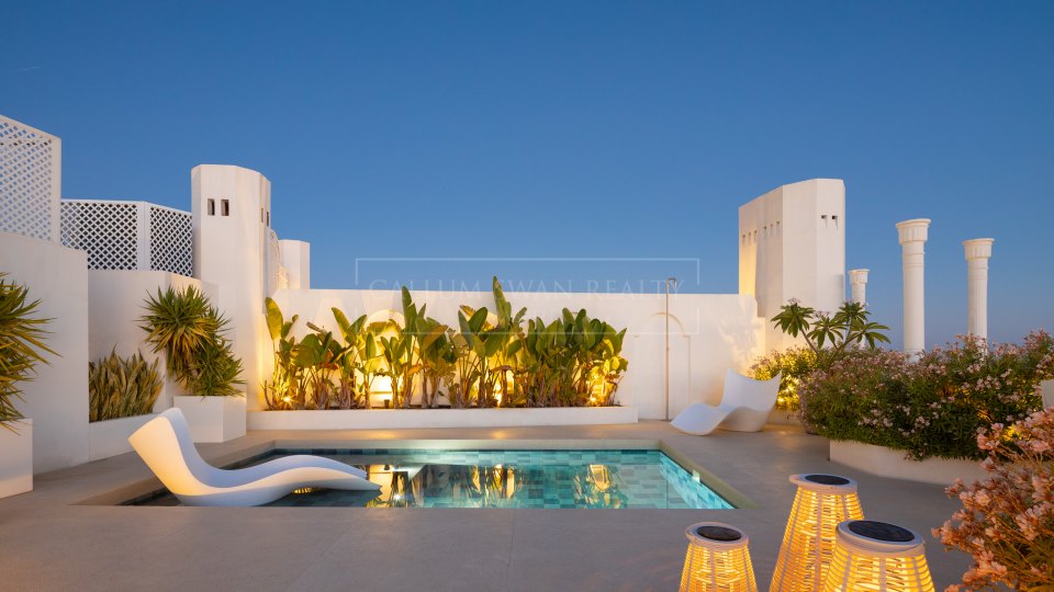 Marbella Golden Mile, Ático Dúplex con vistas al mar en venta sobre la Milla de Oro de Marbella