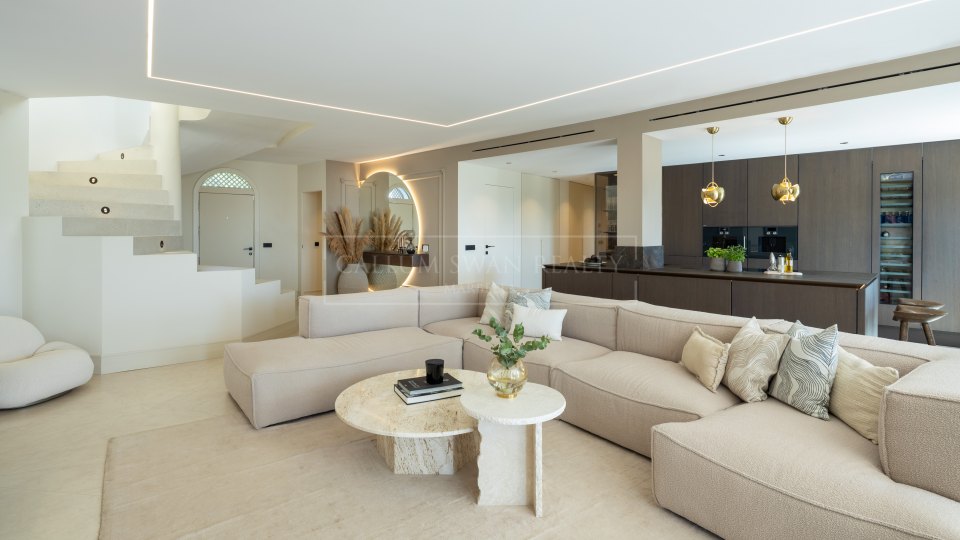 Marbella Golden Mile, Ático Dúplex con vistas al mar en venta sobre la Milla de Oro de Marbella