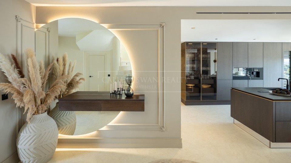 Marbella Golden Mile, Ático Dúplex con vistas al mar en venta sobre la Milla de Oro de Marbella