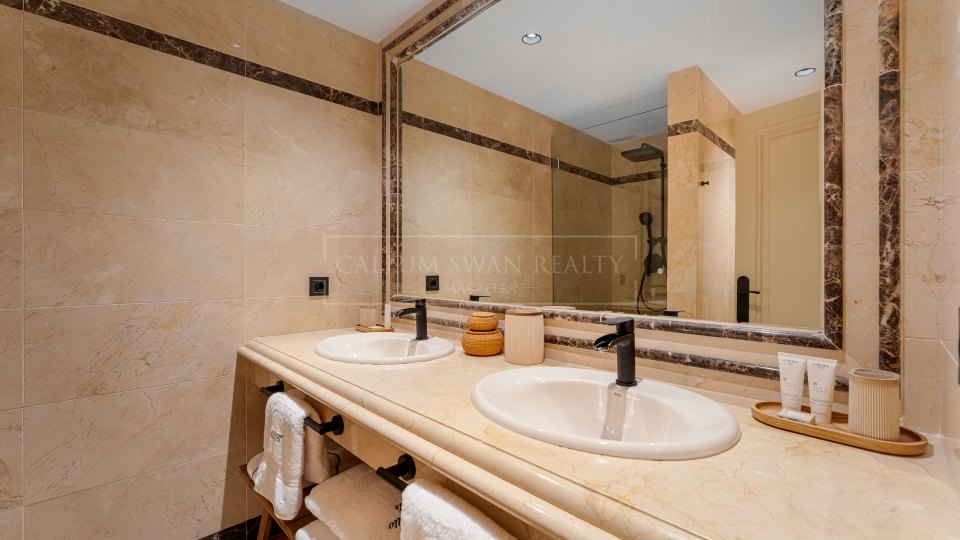 Marbella Golden Mile, Appartement rénové de trois chambres à vendre à Sierra Blanca, Marbella