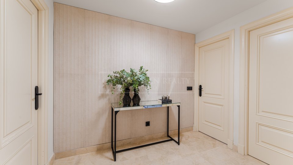 Marbella Golden Mile, Appartement rénové de trois chambres à vendre à Sierra Blanca, Marbella