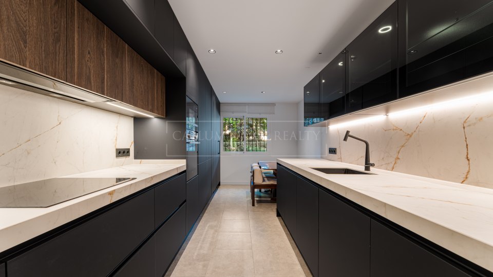 Marbella Golden Mile, Appartement rénové de trois chambres à vendre à Sierra Blanca, Marbella