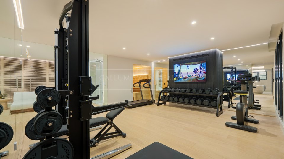 Benahavis, Mediterranean-Style Villa with Sea Views for Sale in La Quinta, Benahavís