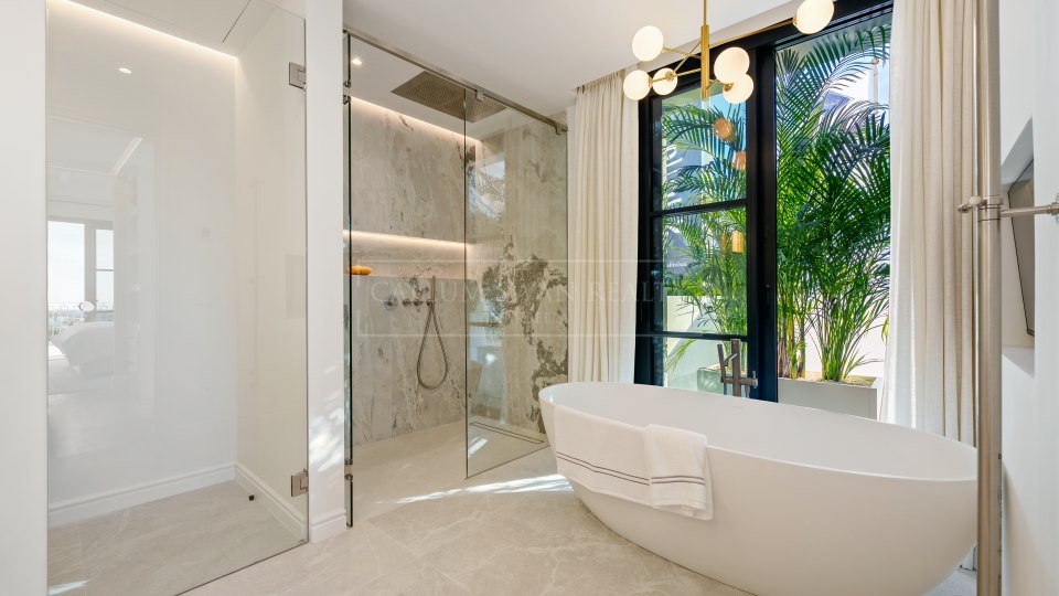 Benahavis, Mediterranean-Style Villa with Sea Views for Sale in La Quinta, Benahavís